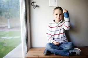 Photo: Kid with an arm cast