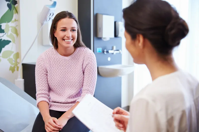 female patient seeing a female doctor