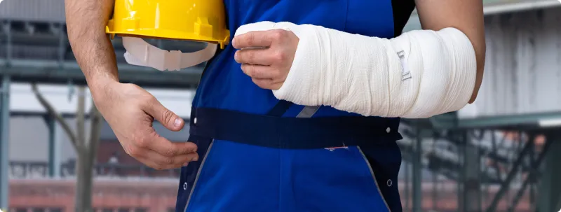 patient with an arm cast